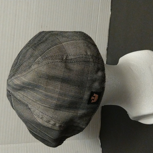 VGUC. Benjamin Paul black and white cap. - Picture 6 of 10